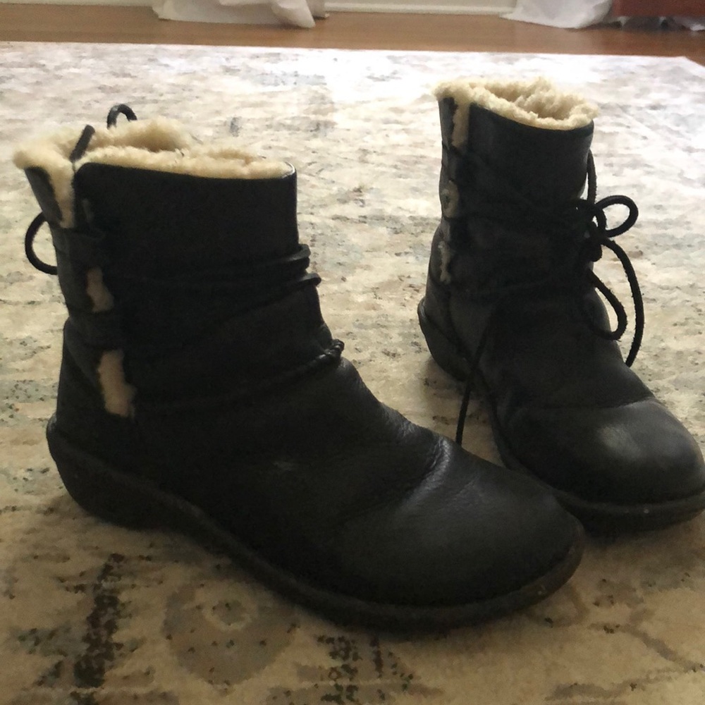 UGG low Sherpa booties